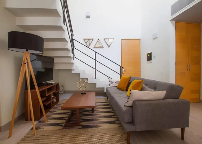 2br W Private Rooftop Pool Near *