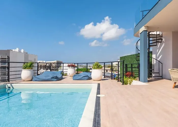 Casa de férias 2br W Private Rooftop Pool Near