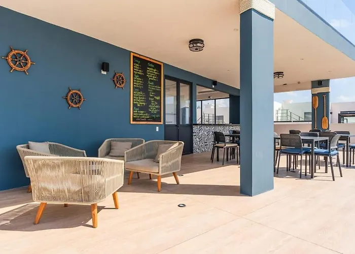 2br W Private Rooftop Pool Near