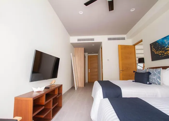 2br W Private Rooftop Pool Near